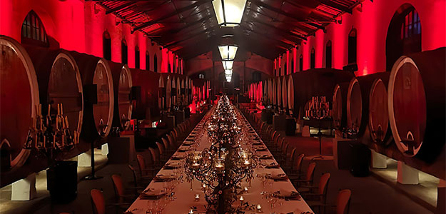 Świece, wino i Showtec!  Zobacz piękną realizacją oświetlenia winnicy w Portugalii z wykorzystaniem EventLITE oraz naświetlaczy LED Archi Painter
