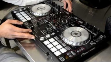 Pioneer DDJ-SR Professional &amp; Compact Serato DJ Controller Review Video