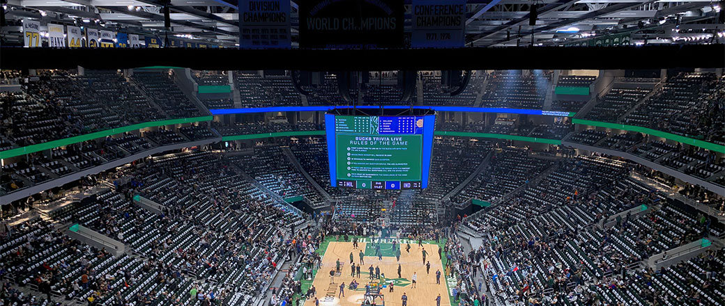 Milwaukee Bucks wygrywają przy nagłośnieniu Harmana