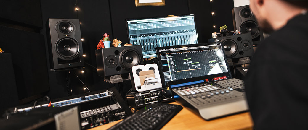 Subwoofer Kali Audio WS-12 w Hemp Studio
