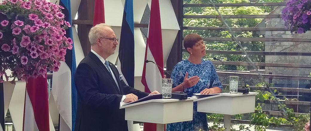 Konferencja prasowa Baltic Summit z mikrofonami MIPRO