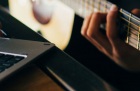 Gitara w czasach pandemii - nie marudź, korzystaj z okazji!