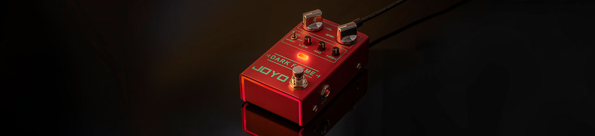 Efekt gitarowy posiadający nieprzebrane ilości "nie gotówki...", ale przesteru. Oto Joyo R-17 Dark Flame