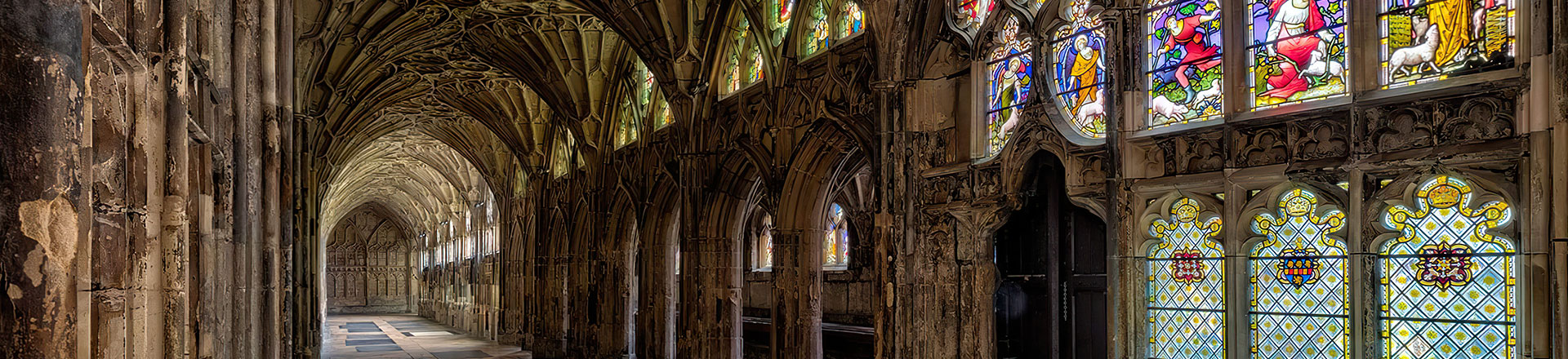 Sieć Dante w zabytkowej katedrze w Gloucester w Wielkiej Brytanii 