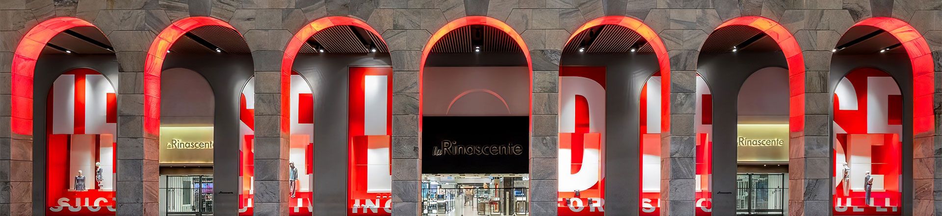 Reflektory Cameo oświetliły fasadę La Rinascente w Mediolanie