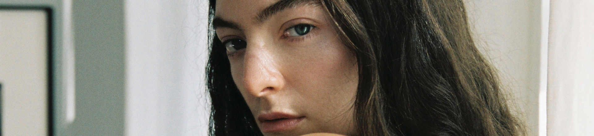 Lorde odkrywa kolejne karty singlem „Stoned At the Nail Station”