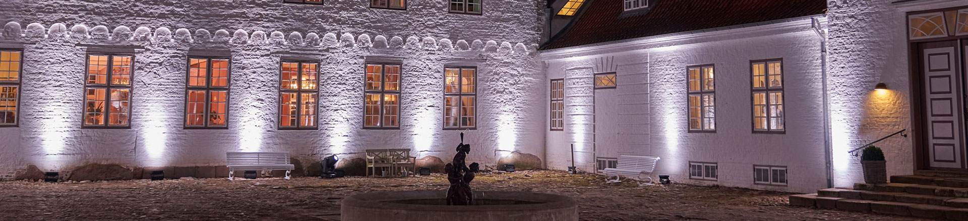 Cameo rozświetla dworek Norre Vosborg lampami z serii ZENIT.