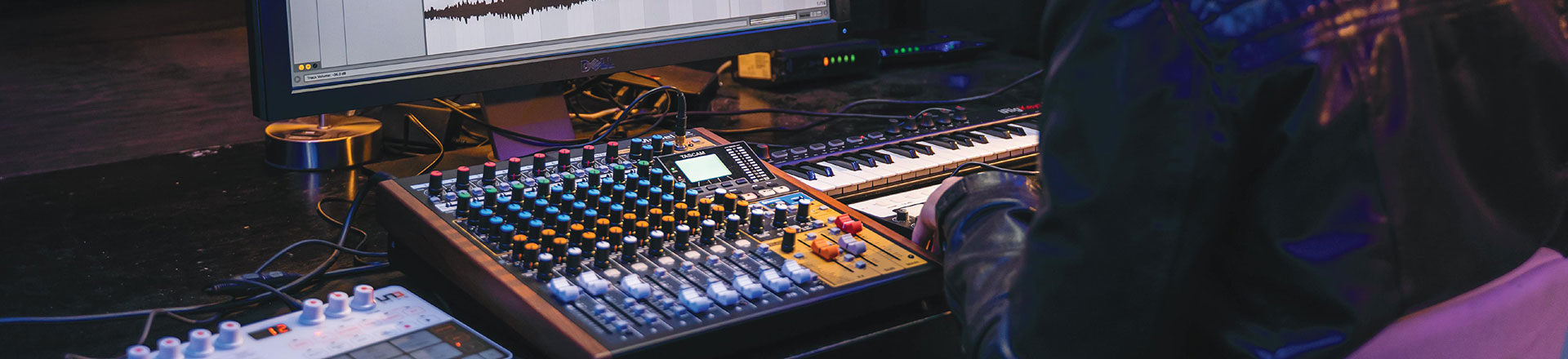 VAMP - Nowa funkcja zapętlania dźwięku w TASCAM Model-12 do zastosowań na żywo, jak i pracy w studio