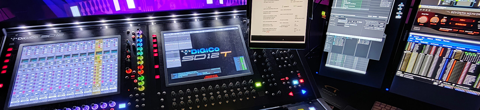 Jaka jest różnica w oprogramowaniu konsolet dla teatru (DiGiCo SD12T)