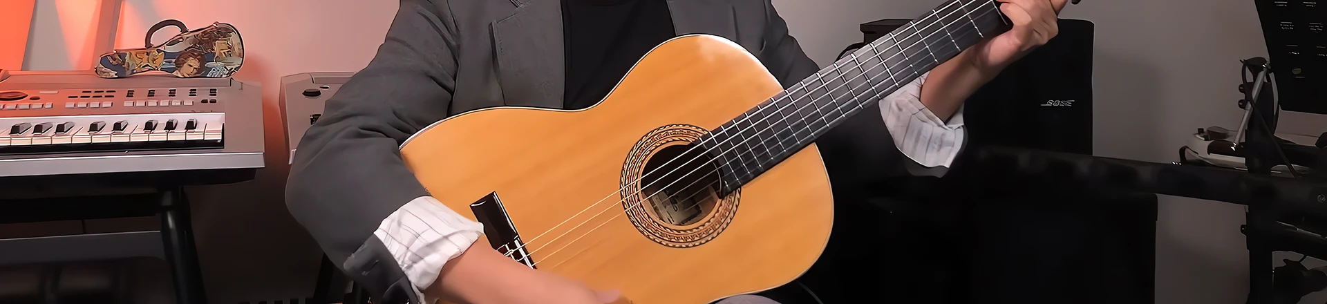 Aria prezentuje gitary klasyczne z litymi płytami wierzchnimi