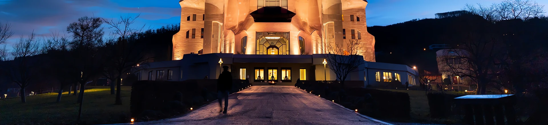 Cameo czuwa - Oprawy ZENIT W300s oświetliły Goetheanum