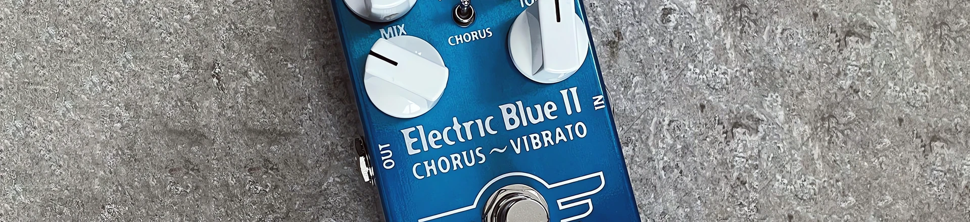 Electric Blue II Chorus Vibrato - Szalony Profesor prezentuje efekt typu 2w1