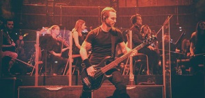 Wzmacniacze basowe Ashdown na koncertowym DVD Alter Bridge