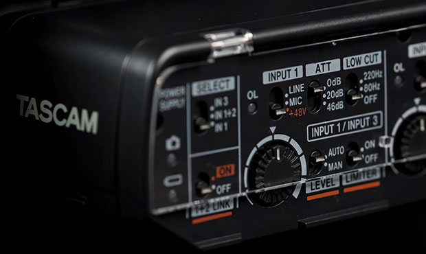 Nowy adapter mikrofonowy TASCAM do aparatów kompaktowych