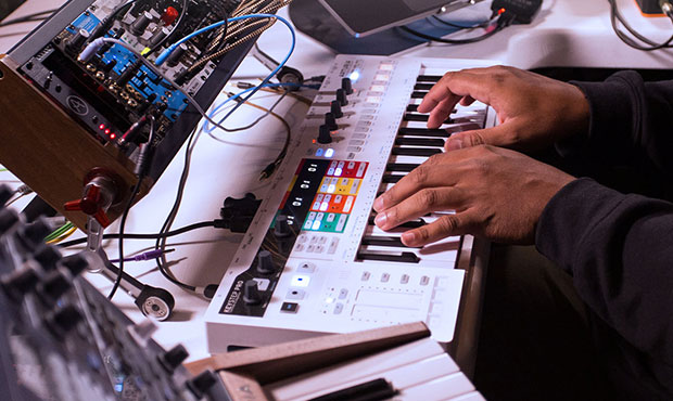 Arturia KeyStep Pro - Kontroluj hardware, software i DAW!