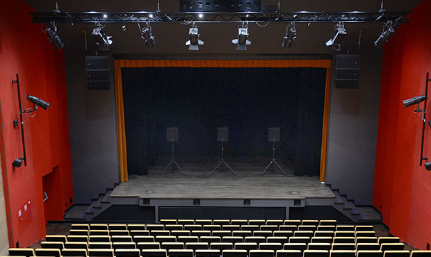 Ciekawe instalacje: Nowa sala widowiskowa w Solcu-Zdroju
