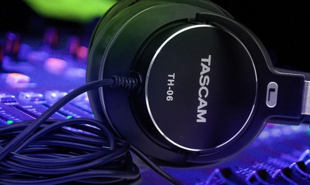 Bassowe słuchawki od Tascam - TH-06 Bass XL
