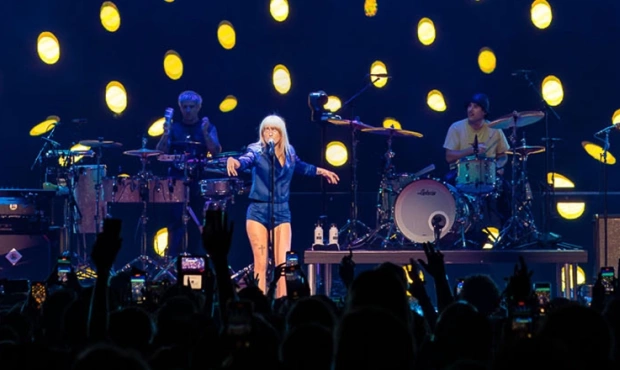 Trasa koncertowa Paramore oświetlana przez Robe