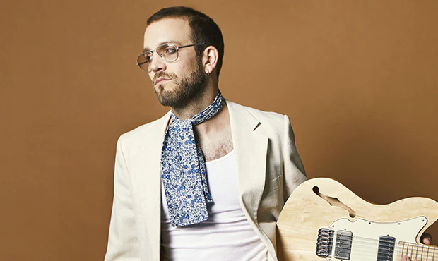 Theo Katzman już za tydzień zagra w warszawskich Hybrydach