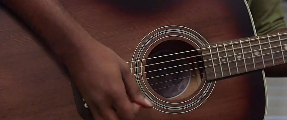 Piękna gitara jumbo z elektroniką Fishmana. Luna Guitars