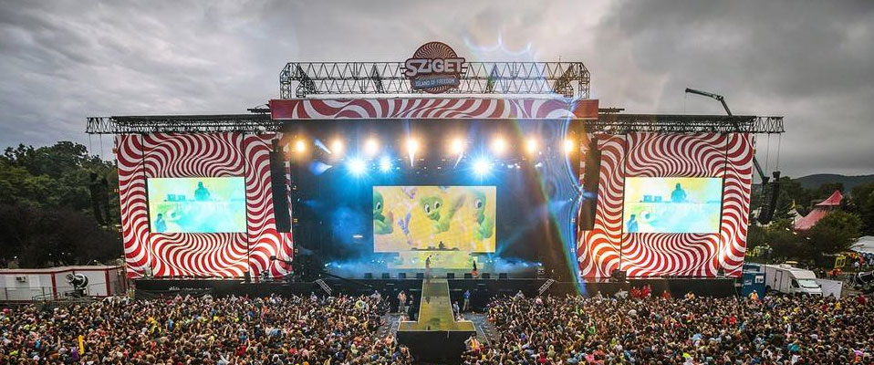 Najazdy kablowe Defender od Adam Hall na festiwalu Sziget