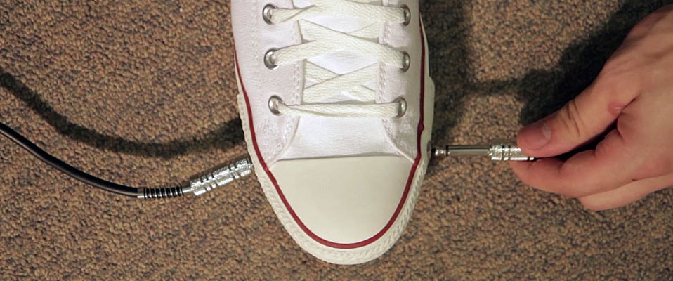 Converse: Wah-wah z buta!
