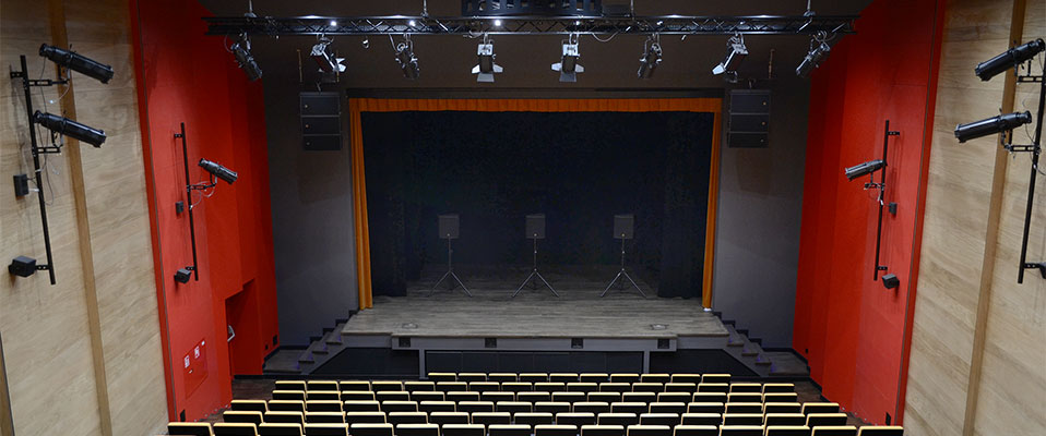 Ciekawe instalacje: Nowa sala widowiskowa w Solcu-Zdroju