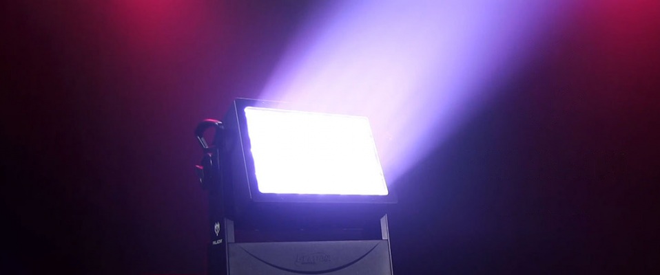 Efekty świetlne na potrzeby widowisk TV - Elation Paladin