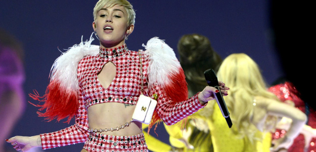 Miley Cyrus w trasie koncertowej z Sennheiserami Digital 9000