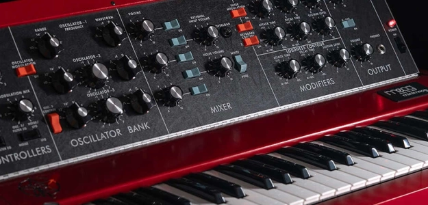 Geddy Lee Minimoog Model D - klasyk w czerwonej szacie