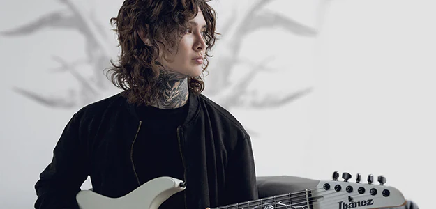 Paczka z akcesoriami od Ernie Ball i Tima Hensona