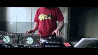 DJ Switch vs. Denon DJ SC3900 'Digital Turntable'